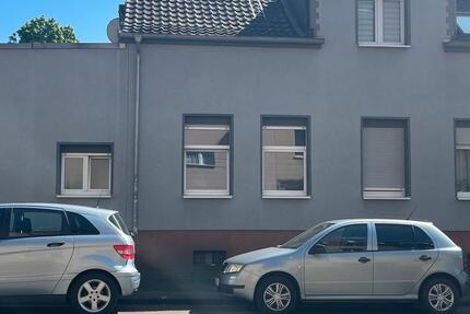Attraktives 3-Familienhaus mit 42 Garagen